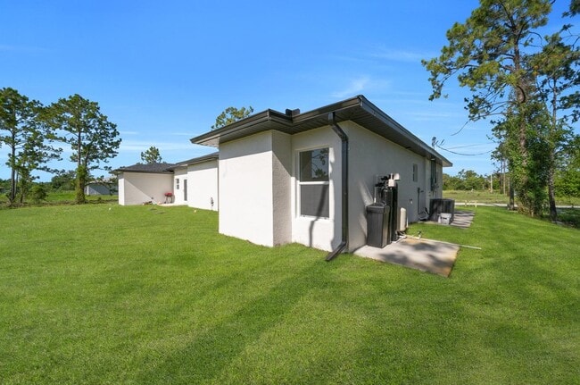 Building Photo - 2119 Armour Rd