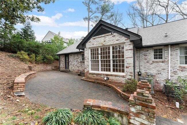 Building Photo - 4540 Club Valley Dr NE