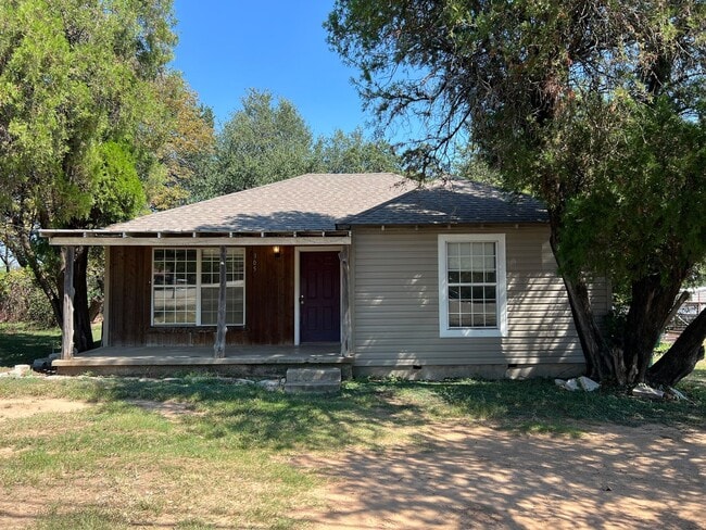 Primary Photo - 305 E Rd