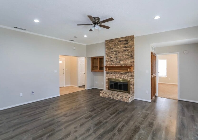 Building Photo - 203 Bowie St