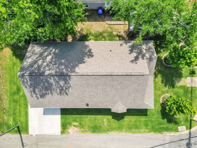 Building Photo - Stunning 3-Bedroom, 2-Bathroom Home Featuring Open-Concept Luxury Living $2150/mo rent