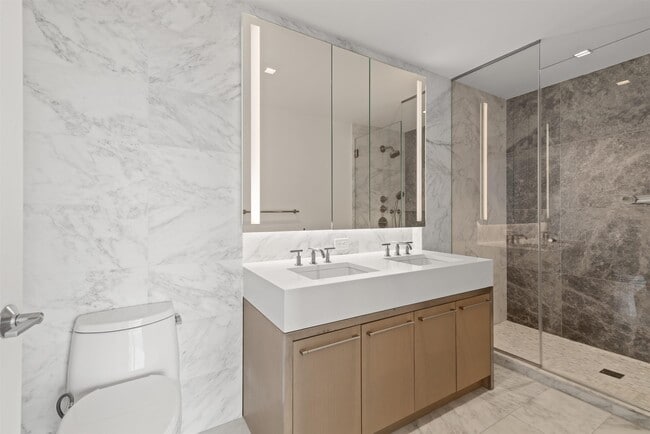 Building Photo - 75 Park Ln S