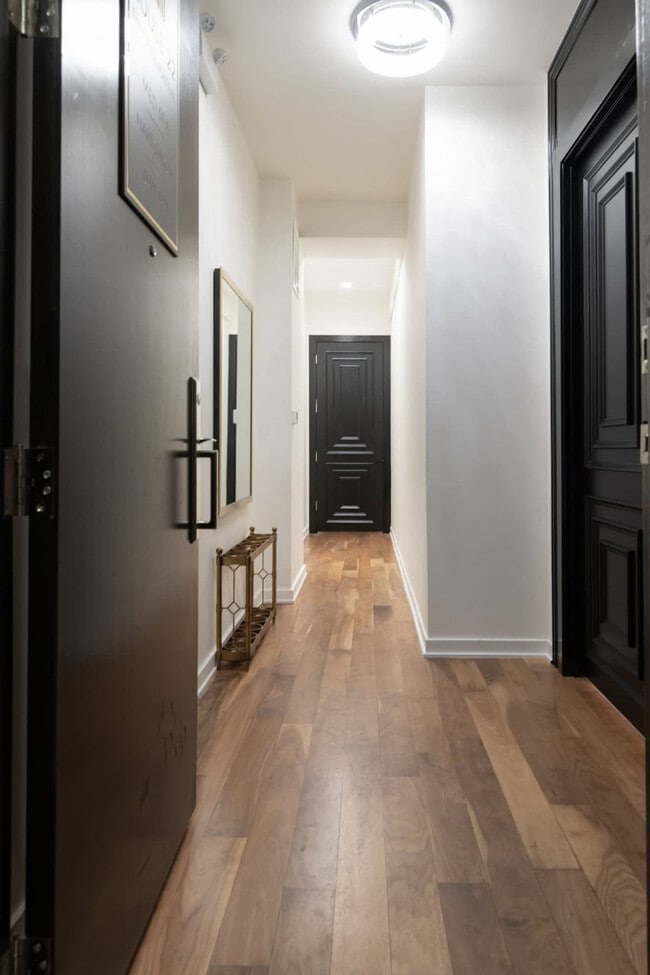 Building Photo - 22 E Elm St