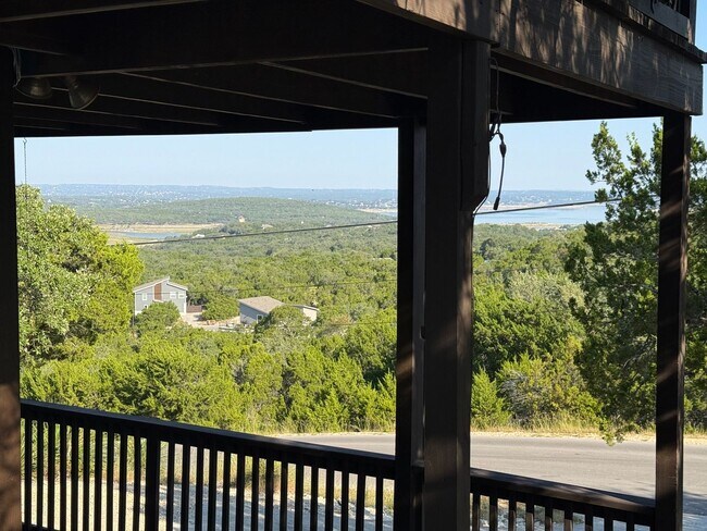 Building Photo - NEW ON MARKET (PRICE DROP!)