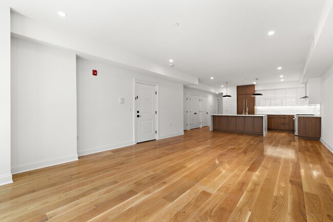 Building Photo - 318 4th St