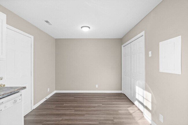 Building Photo - 3847 Jockey Dr