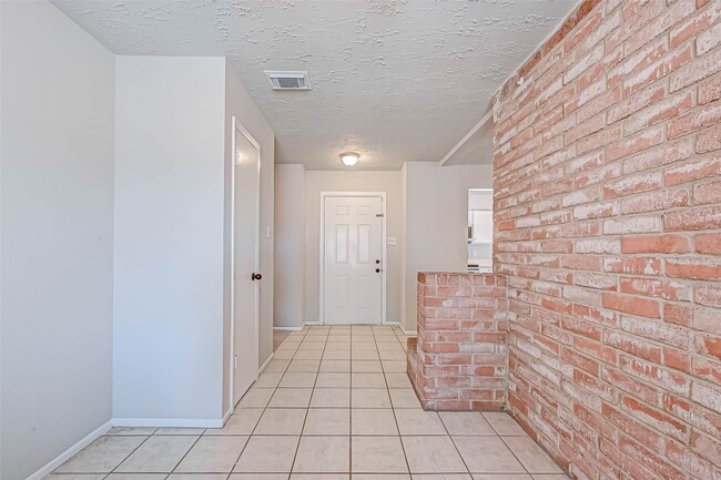 Building Photo - 24130 Silversmith Ln