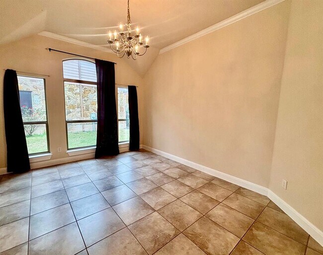 Building Photo - 2501 Speidel Dr