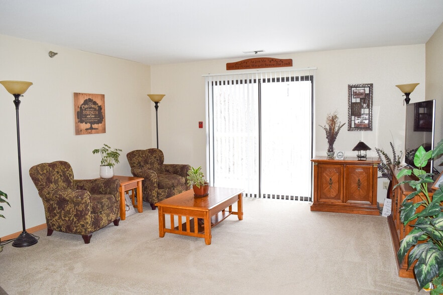 Open-Concept Living Area - Cameron Heights Associates LLC