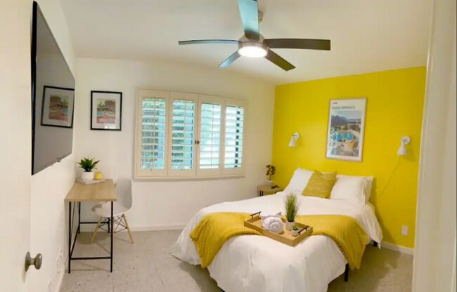 Building Photo - 2303 Los Patos Dr