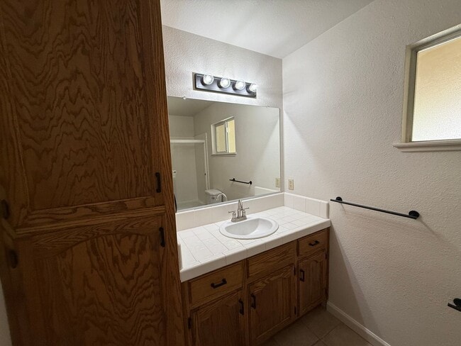 Building Photo - Single Story home in Riverbank's Crossroads Subdivision!