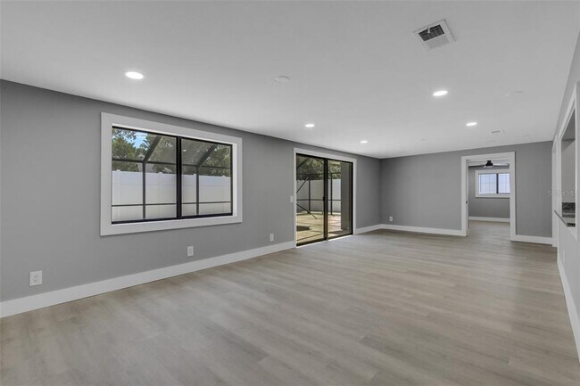 Building Photo - 4645 Hunter Ridge Dr