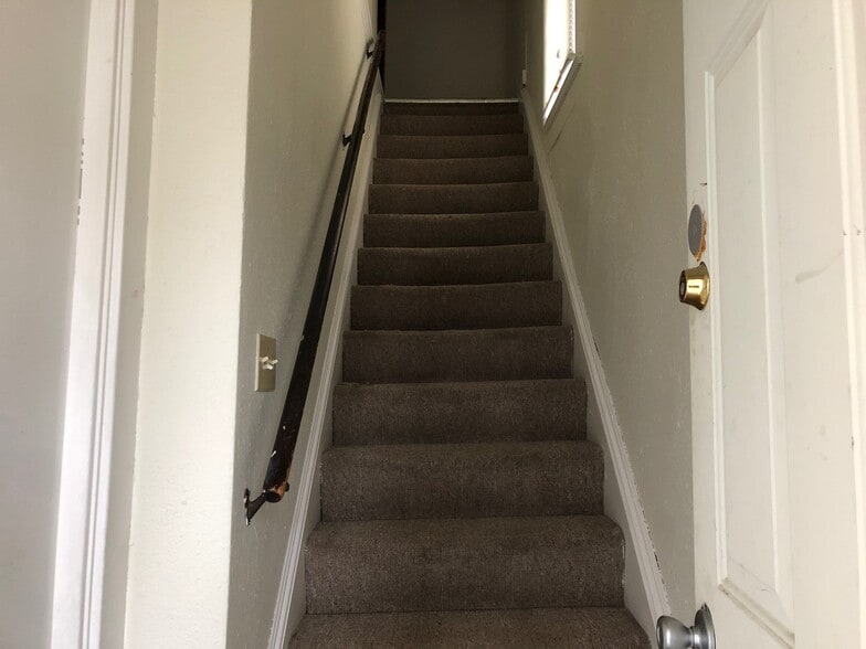 Building Photo - 516 E Chestnut St