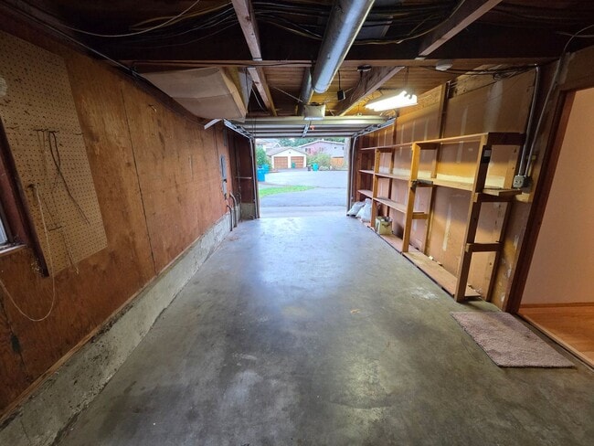 Building Photo - 2136 N 187th St