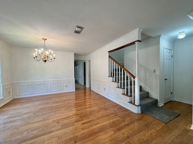 Building Photo - 4/2.5 PG Townhouse Available
