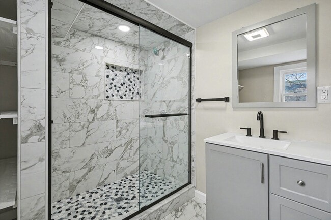 Building Photo - 1144 Front St