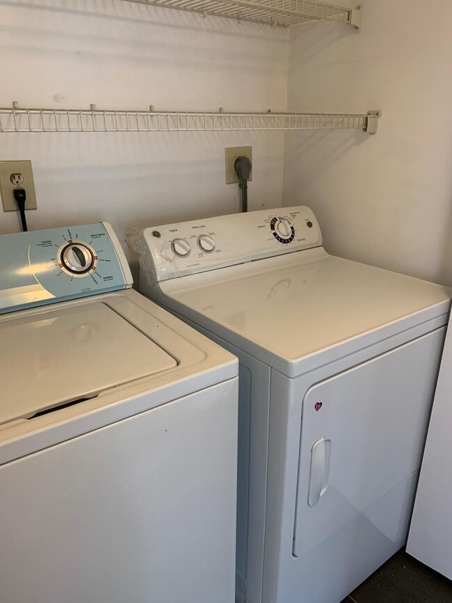 Building Photo - 6315 La Costa Dr