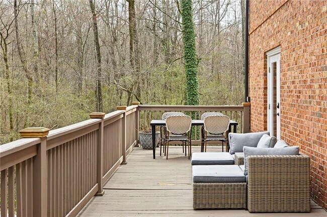 Building Photo - 2270 Emerald Dr