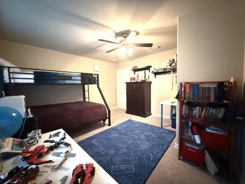 Building Photo - 609 SALISBURY Dr