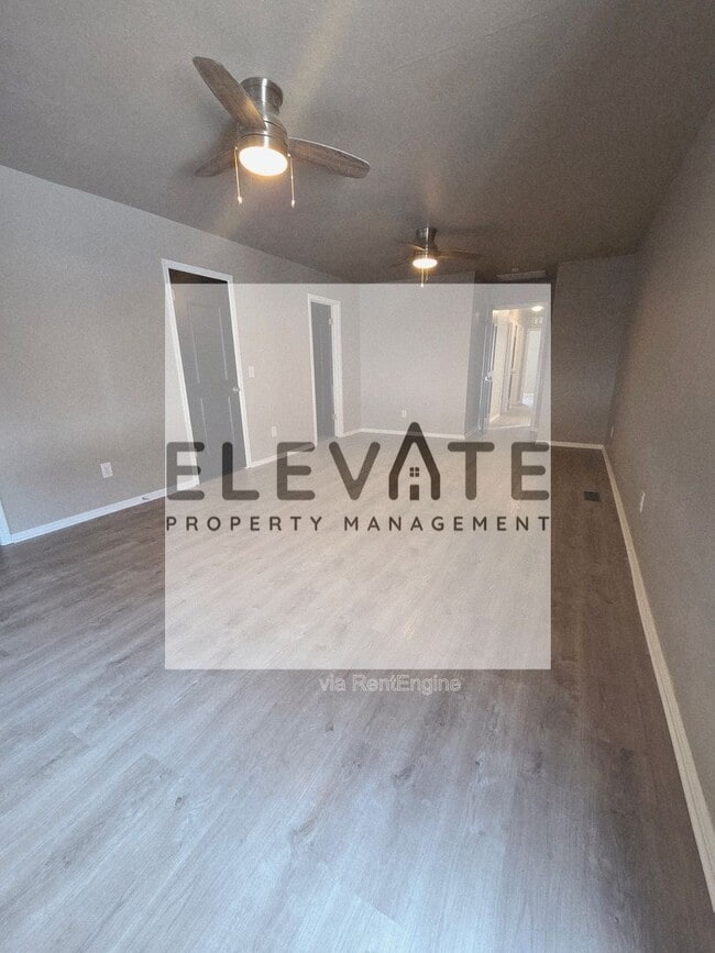 Building Photo - 1809 N Oakhill Rd