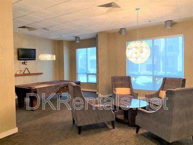 Building Photo - 711 Cosmopolitan Dr NE