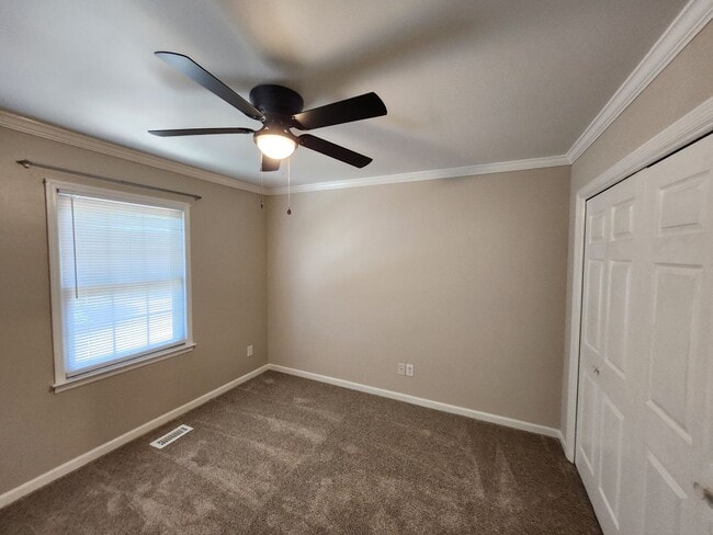 Building Photo - 624 Crown Pointe Dr