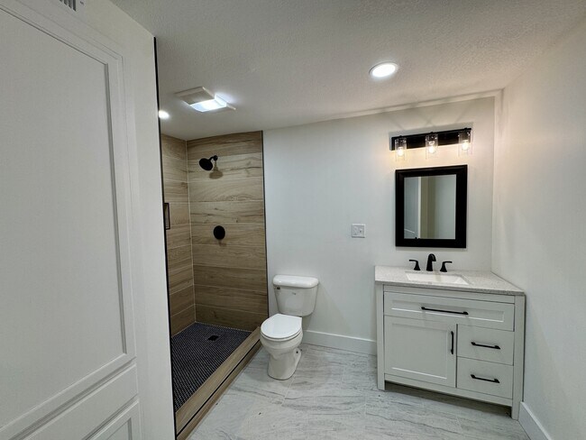 Building Photo - 195 Ritchey Rd