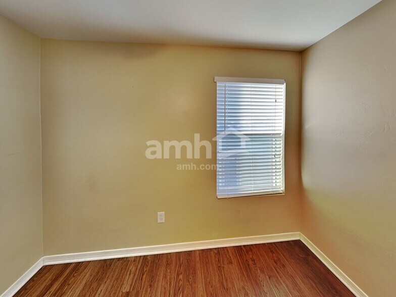 Building Photo - 245 W Paseo Celestial