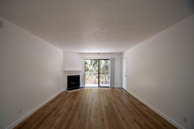 Building Photo - 5400 Morella Ave