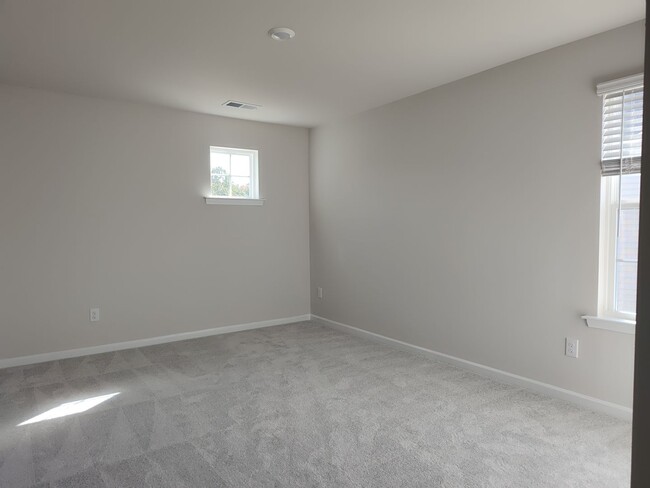 Building Photo - Move-in ready Home located in the Brightwa...