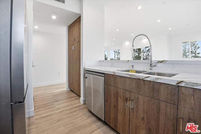 Building Photo - 1820 Prosser Ave