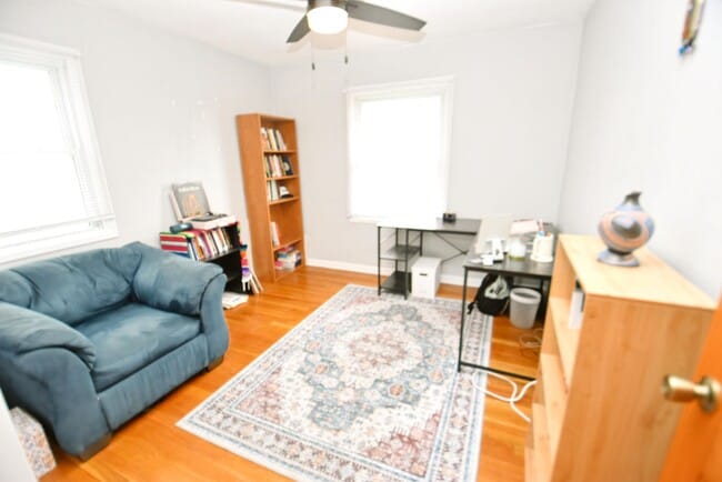Building Photo - Fully furnished home, 3 bedroom 2 full baths