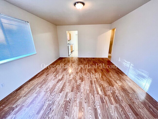 Building Photo - Clay St. Duplexes