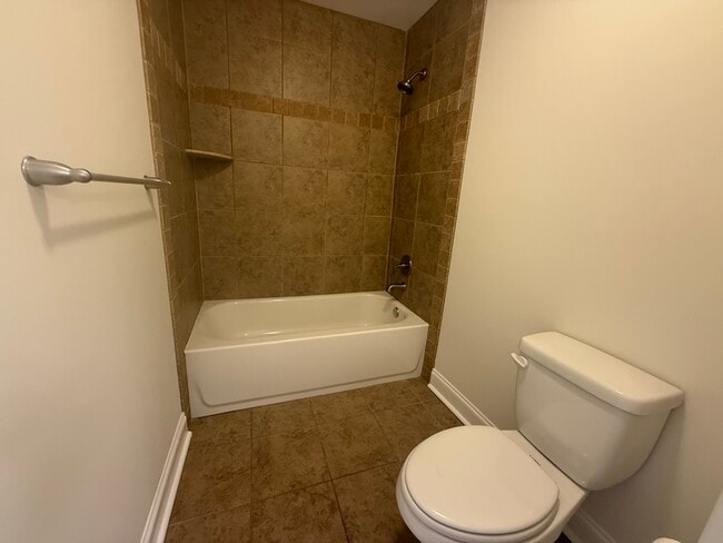 Building Photo - 2423 Deer Run Ct