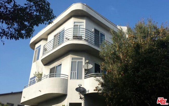 Building Photo - 1325 Arizona Ave