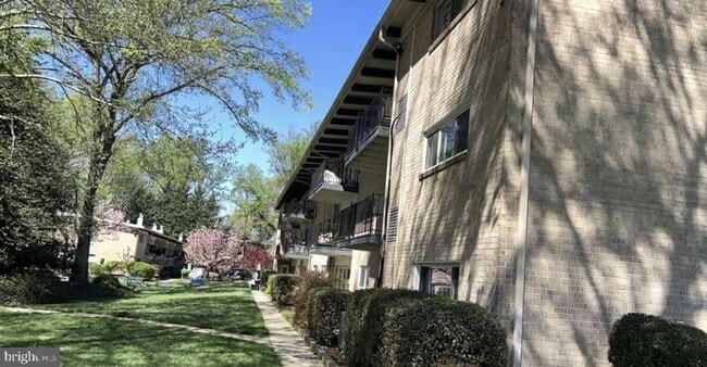 Building Photo - 4911 Americana Dr