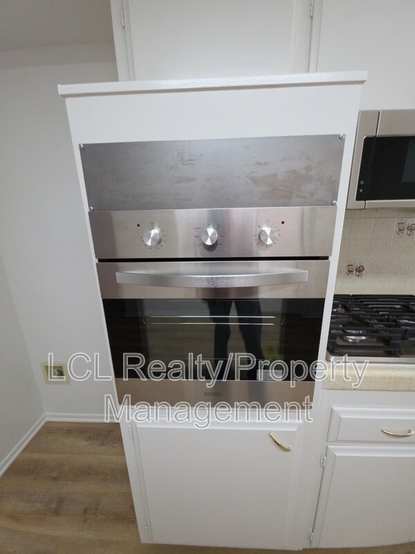 Building Photo - 27111 Wentworth Dr