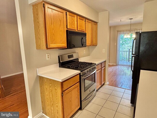 Building Photo - 335 Danbury Ct