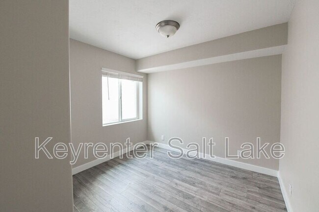 Building Photo - 1091 W Emerald Pools Ln