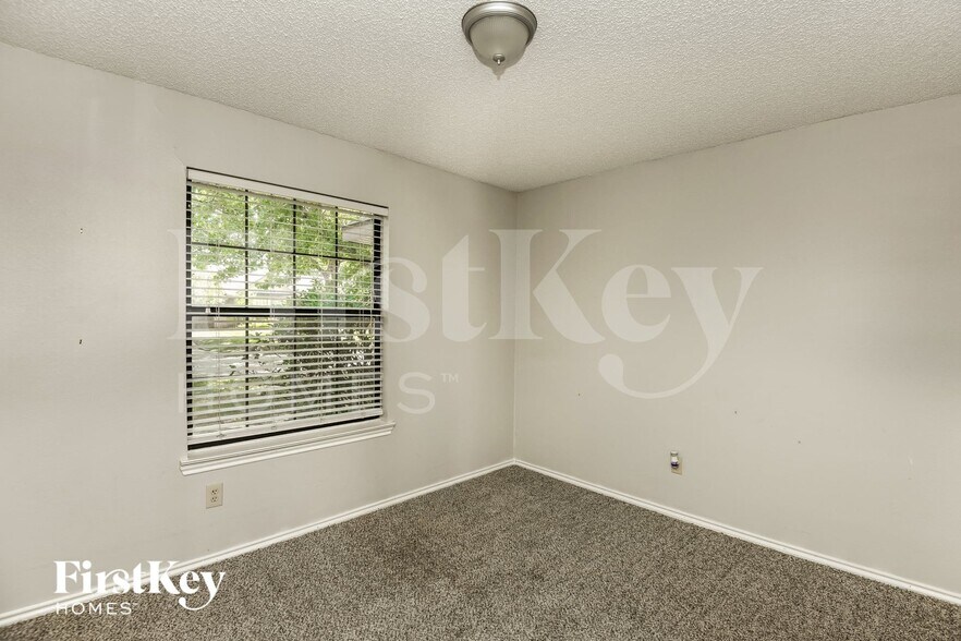Building Photo - 4742 Cornflower Dr