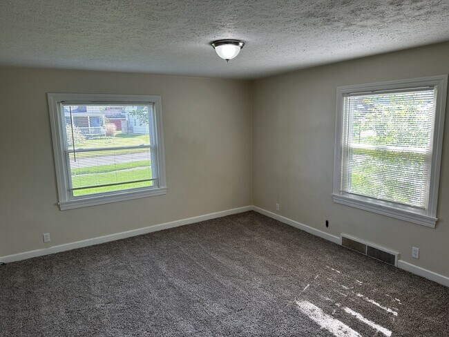 Building Photo - 38-40 Beechwood Drive