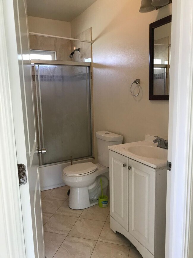 Building Photo - 83(430)