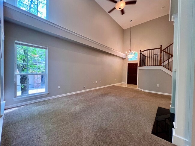 Building Photo - 564 S Pierremont Dr
