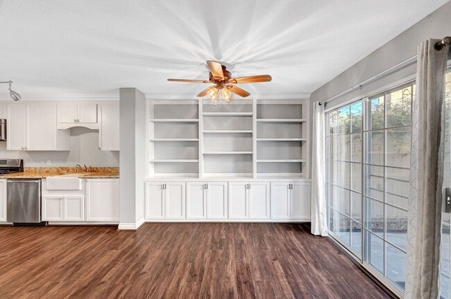 Building Photo - Stunning Summerlin Townhome!