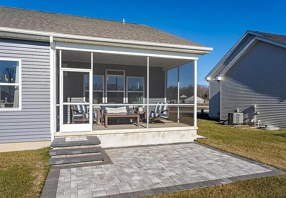 Building Photo - 22420 Jayda Dr