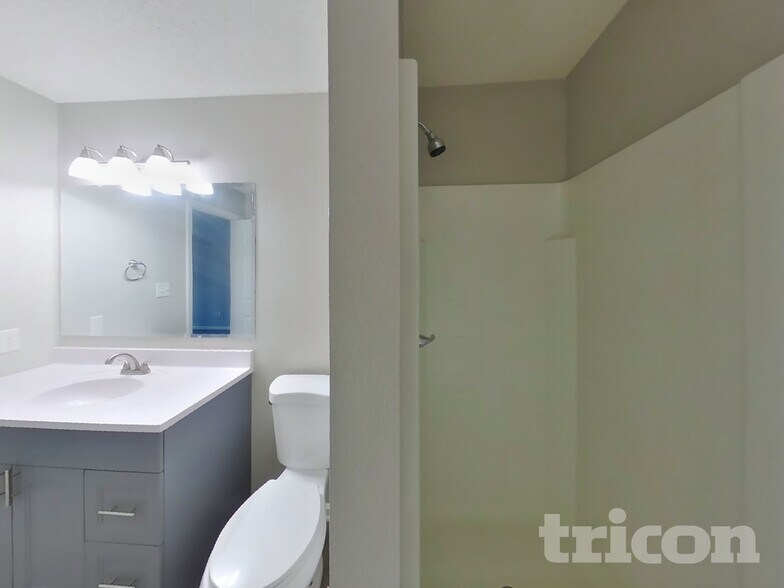 Building Photo - 9825 Rhodes Ln