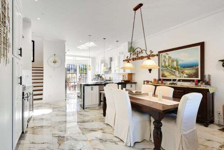 Building Photo - 301 del Sol Cir