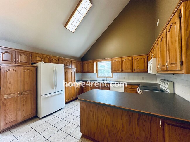 Building Photo - Spacious Four Bedroom Home in KCMO w/ Bran...