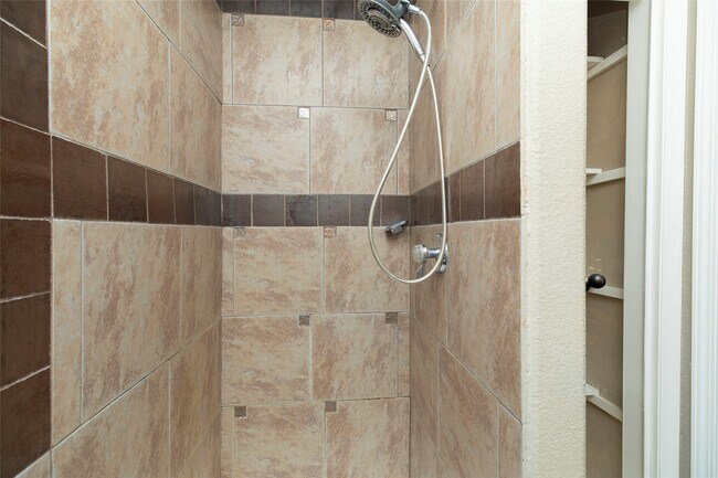 Building Photo - 2706 Stetson Ln