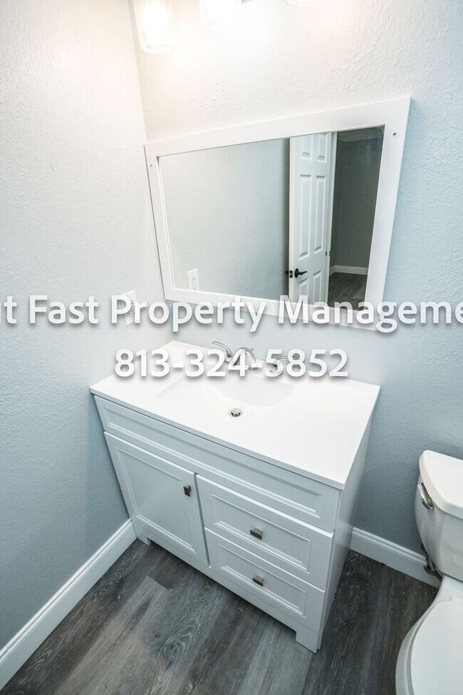 Building Photo - Bright Corner-Lot Home Near Bayshore and City Conveniences